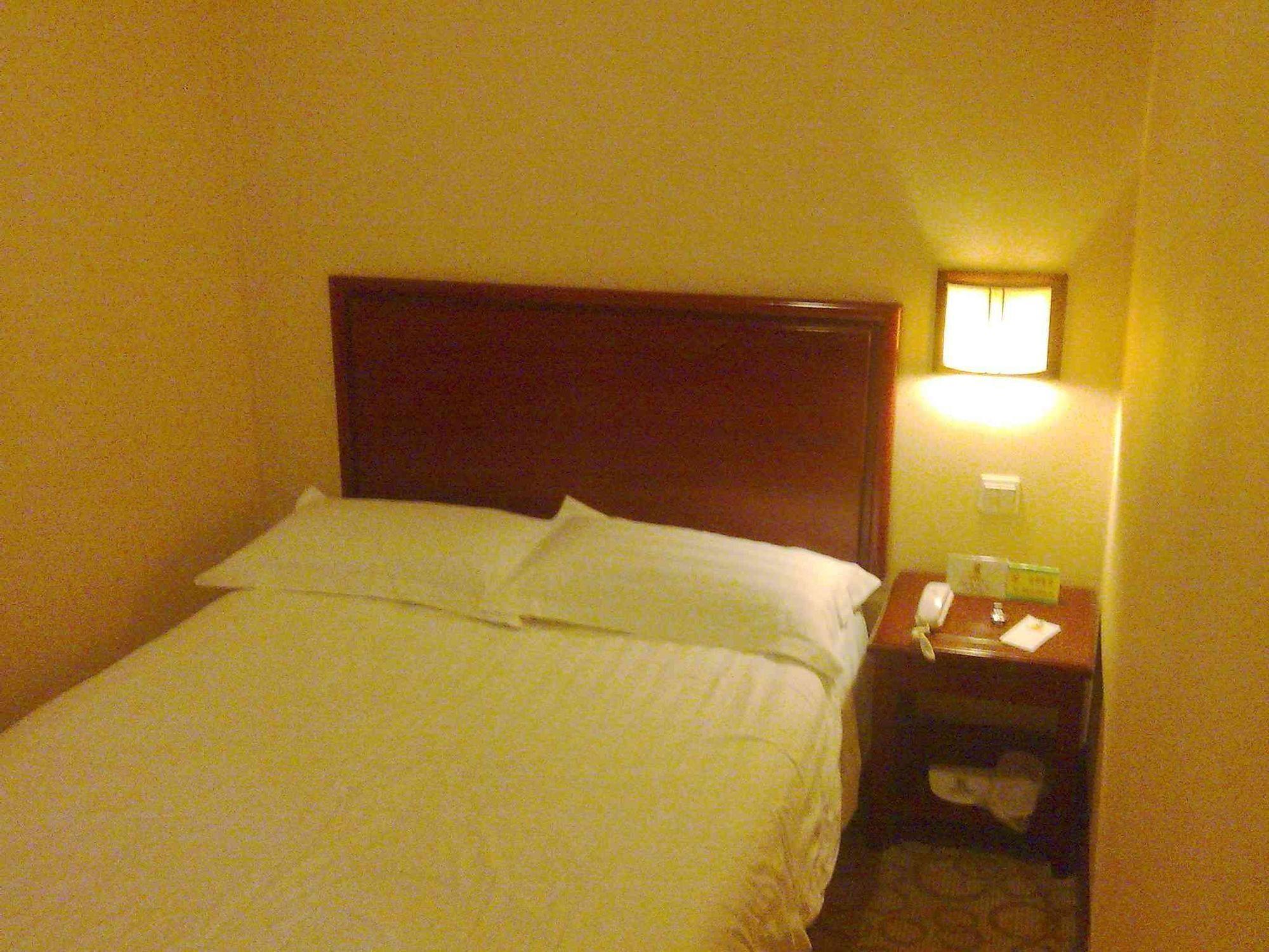 Fengye Super8 Lujiazui Hotel Шанхай Екстериор снимка