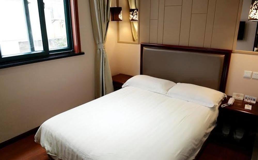Fengye Super8 Lujiazui Hotel Шанхай Екстериор снимка